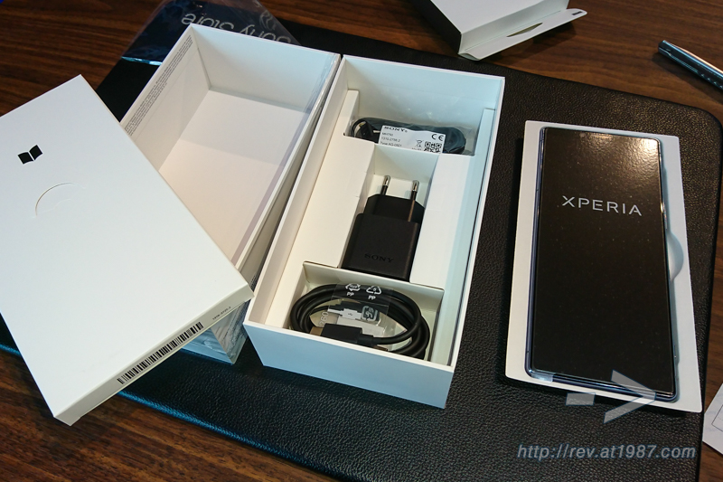 Sony Xperia 1 Package – Accessories Unboxed